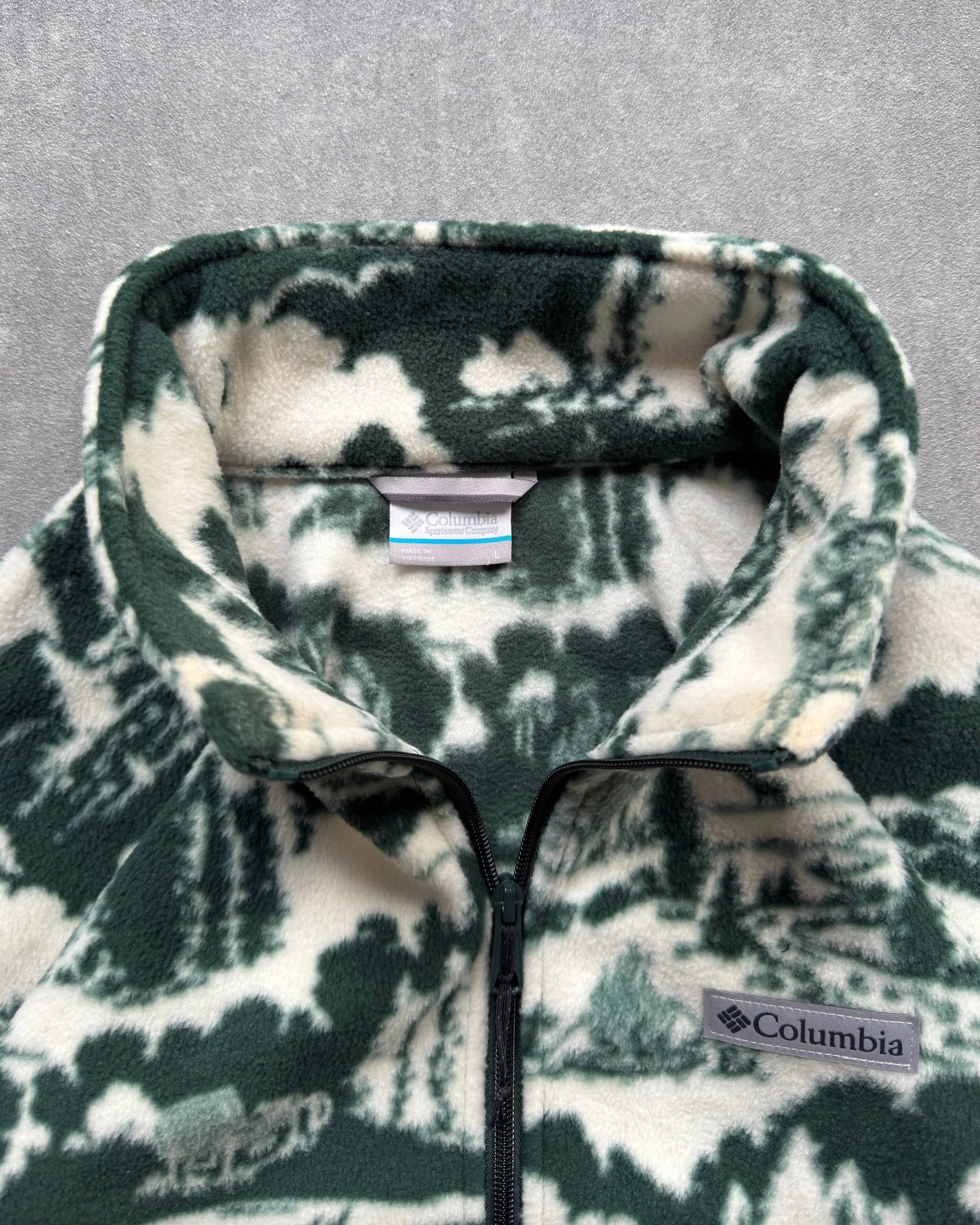 COLUMBIA FOREST FLEECE - SIZE LARGE - WHITE AND GREEN PATTERN FLEECE JACKET