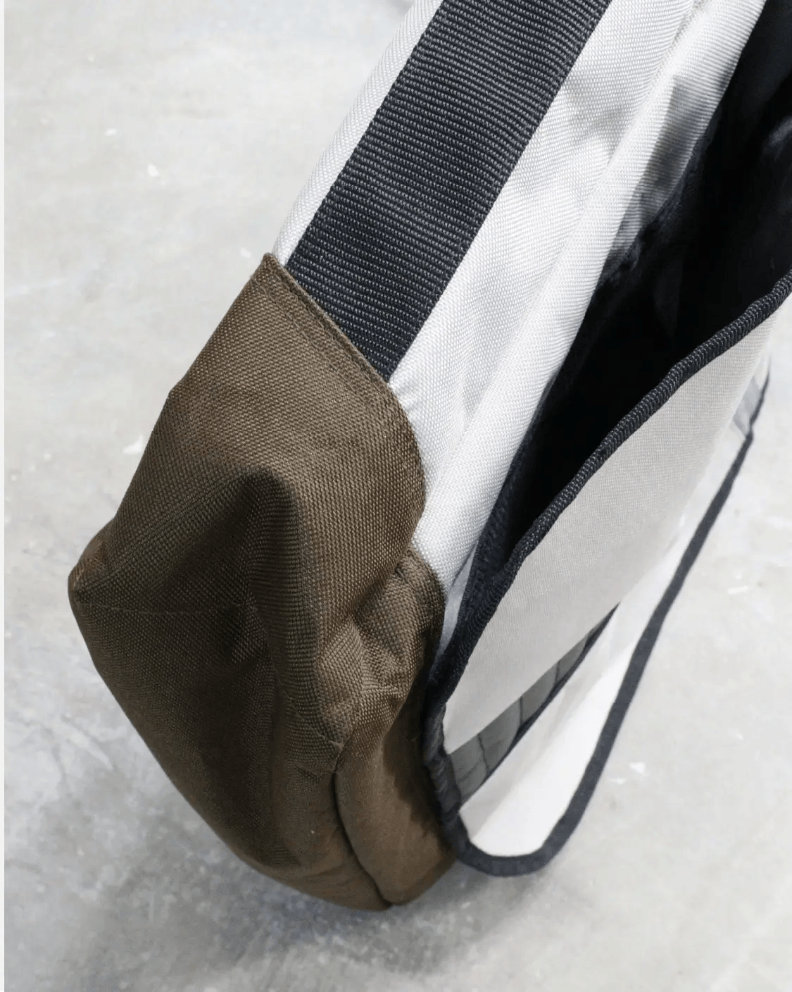 Vintage Nike ementor Sling bag - Beige/Olive Green